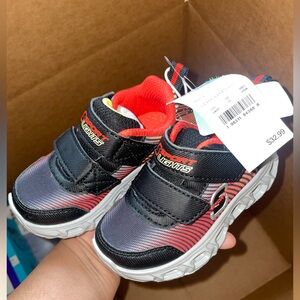 Sporty Kids Light-Up Shoes - Black and Red size 5